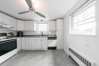 35 Hamilton Rd in Belmont, MA - Building Photo - Building Photo