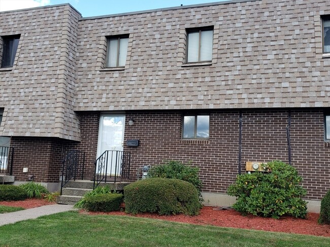 182 Beekman Dr-Unit -182 in Agawam, MA - Foto de edificio - Building Photo