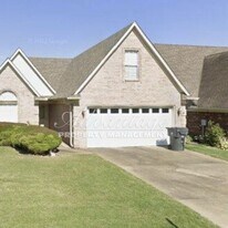 3030 Stonehenge Dr in Hernando, MS - Building Photo