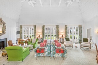 171 Wyandanch Ln in Southampton, NY - Building Photo - Building Photo