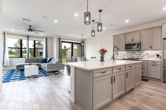 8245 Cadre Noir Rd in Wellington, FL - Building Photo - Building Photo