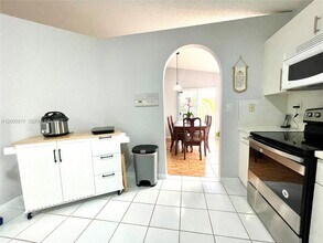 9929 NW 29th Terrace in Doral, FL - Building Photo - Building Photo