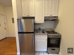 WEST 72 STREET in New York, NY - Building Photo - Building Photo