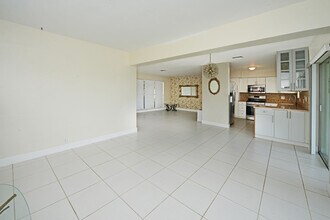 1001 SE 5th Ave in Pompano Beach, FL - Building Photo - Building Photo
