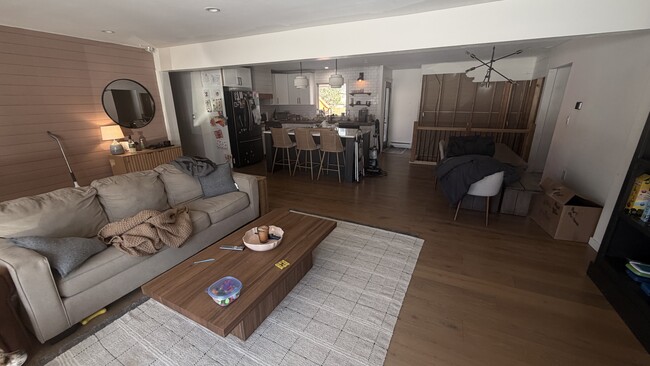 3212 N 104th St in Wauwatosa, WI - Foto de edificio - Building Photo