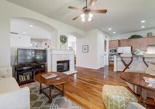 15409 Interlachen Dr in Austin, TX - Building Photo - Building Photo