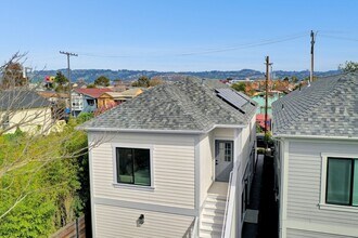 3231-3233 Hannah St in Oakland, CA - Building Photo - Building Photo