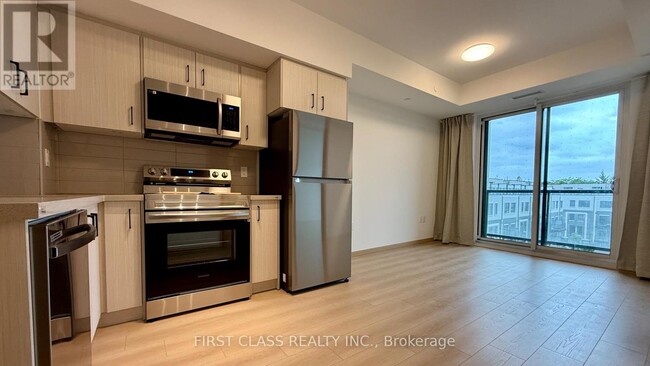 3429-3429 Sheppard Ave E in Toronto, ON - Building Photo - Building Photo
