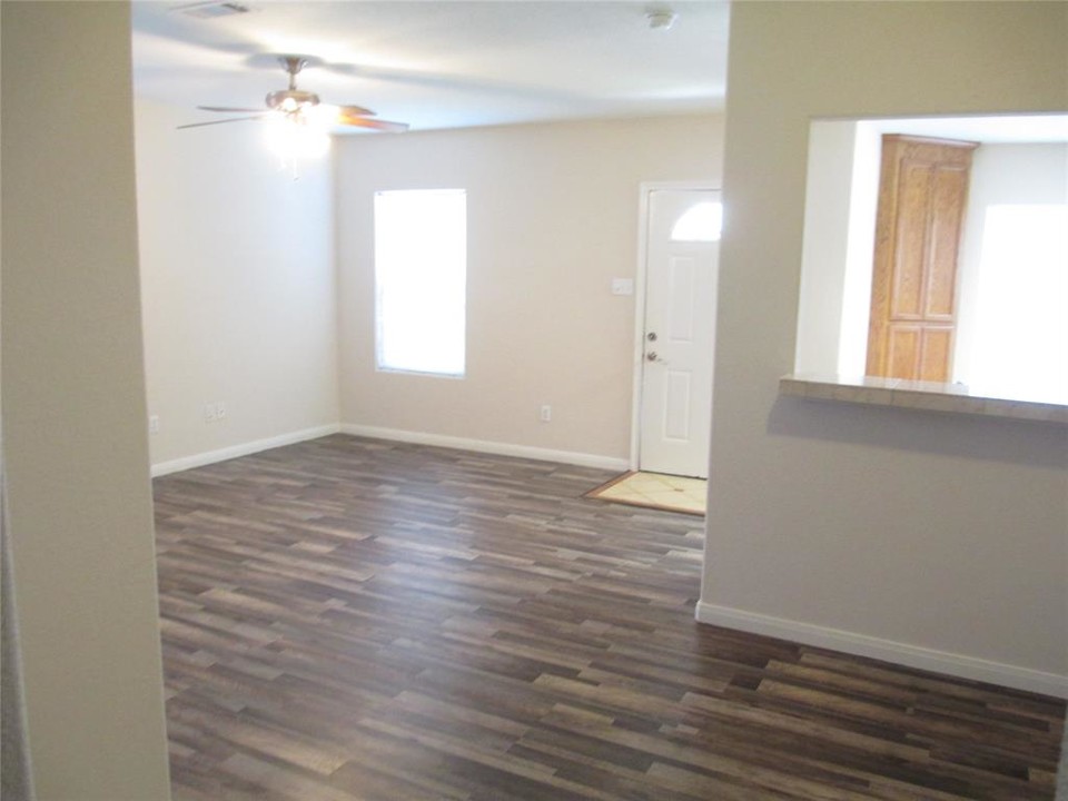 1430 Avenue Q in Santa Fe, TX - Building Photo