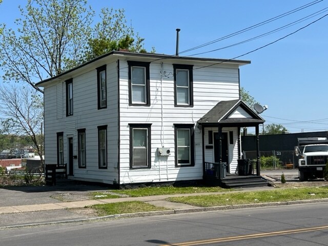 1611 E Fayette St, Unit 2 in Syracuse, NY - Building Photo