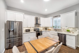 1528 Lamar St, Unit 1 in San Antonio, TX - Building Photo - Building Photo