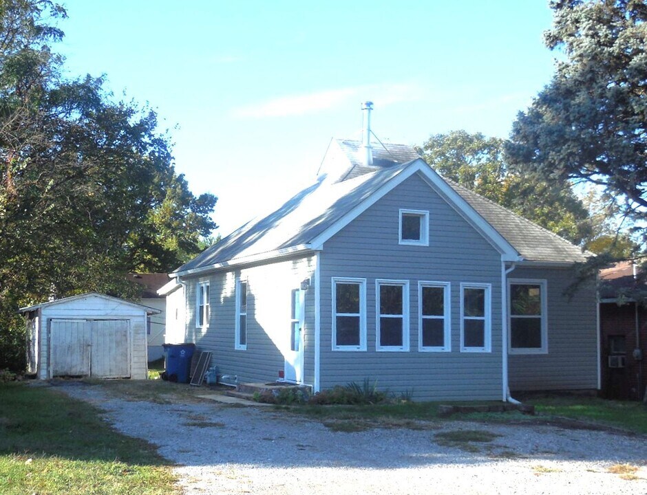 522 High School St in Collinsville, IL - Building Photo