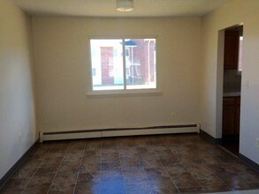 121 Hillcrest Ave in West Hartford, CT - Foto de edificio - Building Photo