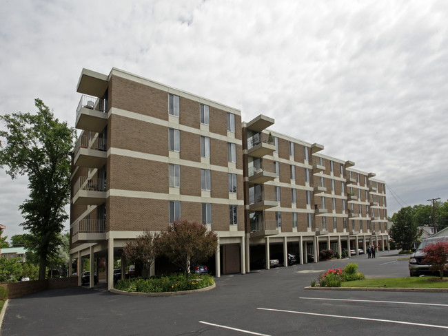 Piety Hill Place in Birmingham, MI - Foto de edificio - Building Photo