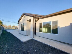 590 Pinedale Ave-Unit -4929fd8d-0610-11ee-8ab6-12de4bf481cd in Sacramento, CA - Building Photo - Building Photo