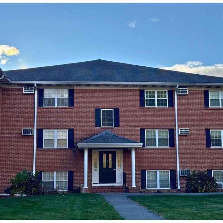 44 Leonard Rd in Boxborough, MA - Building Photo