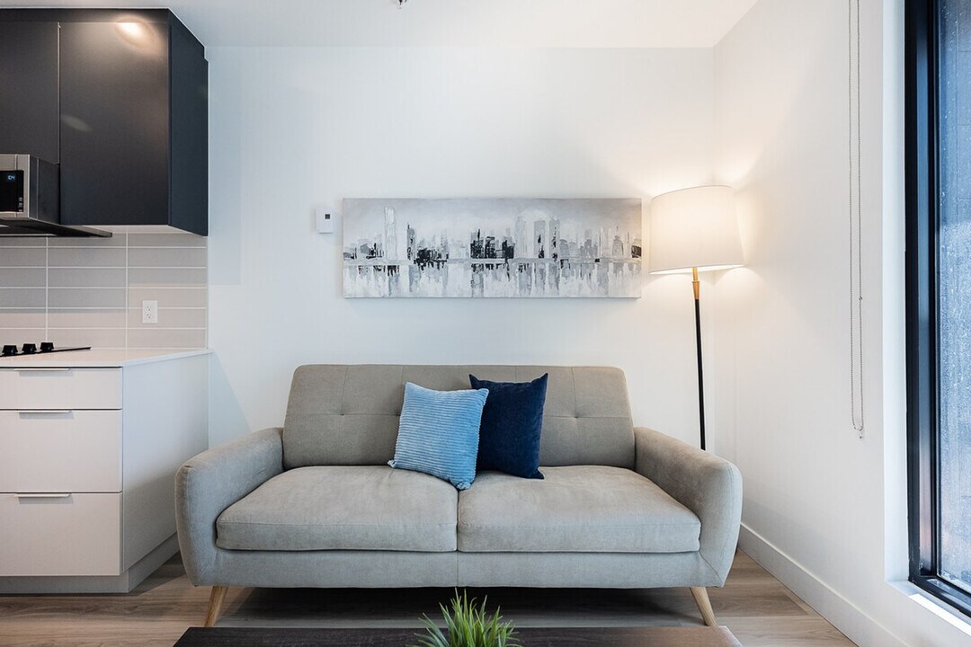 237 Rue Lucien-L'Allier in Montréal, QC - Building Photo