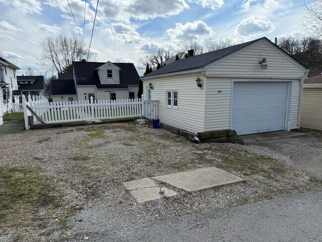 175 Marks Ave in Lancaster, OH - Building Photo - Building Photo