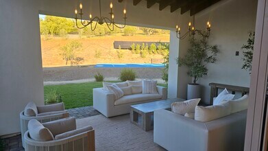 5748 Lake Vista Dr in Bonsall, CA - Foto de edificio - Building Photo