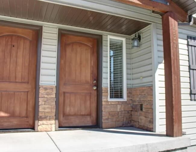 property at 537 Countryside Ave