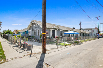 244 W 71st St in Los Angeles, CA - Building Photo - Building Photo