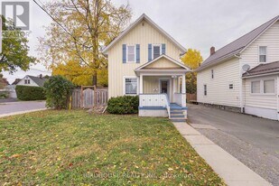 126 Durham St W in Kawartha Lakes, ON - Building Photo