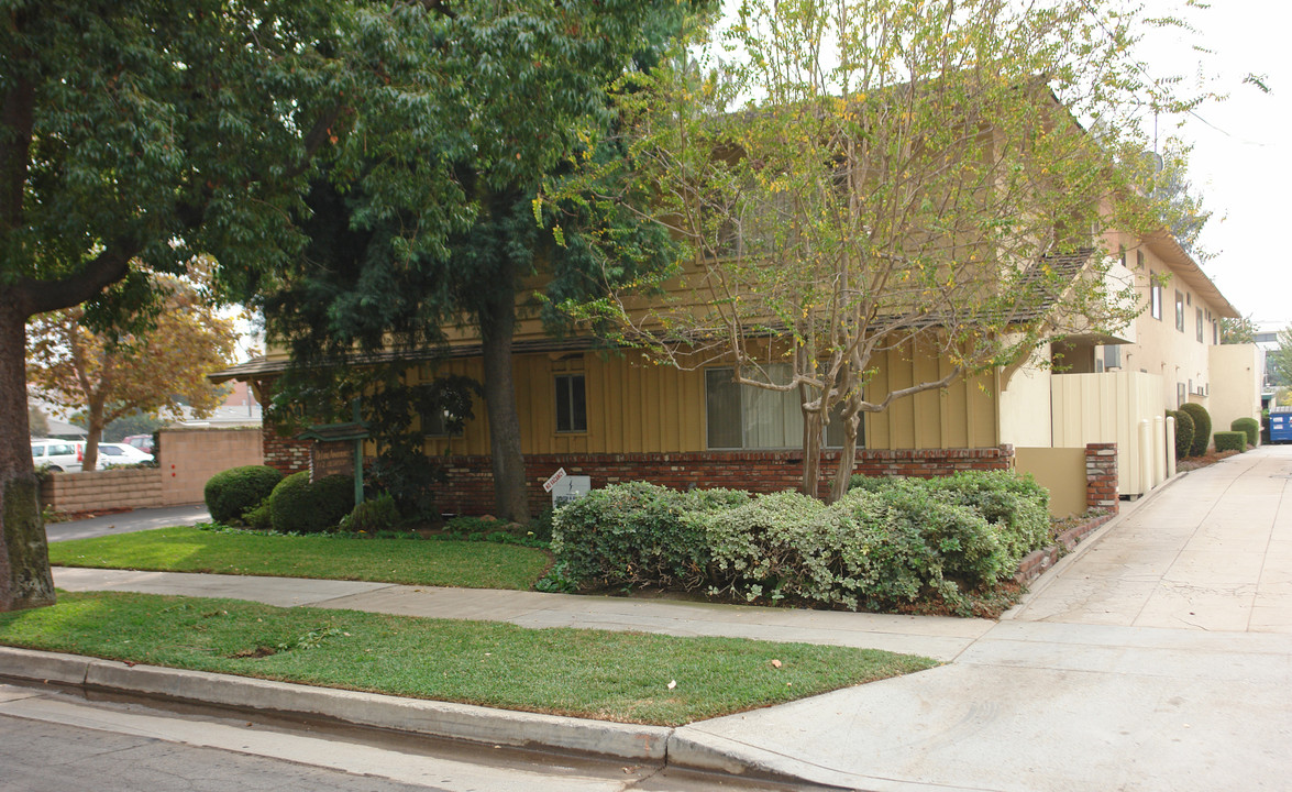 808 Santa Barbara St in Pasadena, CA - Building Photo