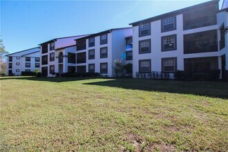 7960 Preserve Cir in Naples, FL - Foto de edificio - Building Photo