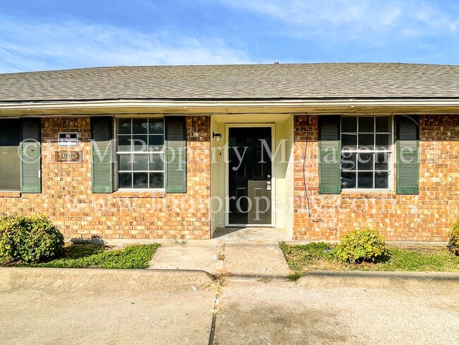 property at 1603 S Hall St