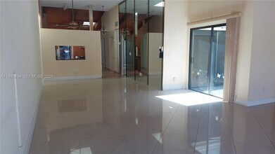 2675 Parkview Dr S in Hallandale Beach, FL - Building Photo - Building Photo