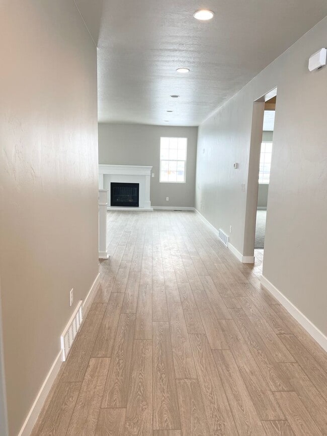 5667 Parkview Dr in Stansbury Park, UT - Building Photo - Building Photo