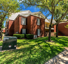 Heatherwood in Dallas, TX - Foto de edificio - Building Photo