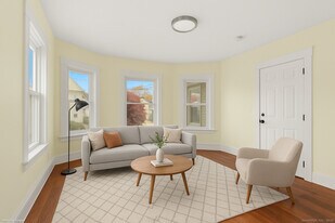 90 Amsterdam Ave in Bridgeport, CT - Building Photo