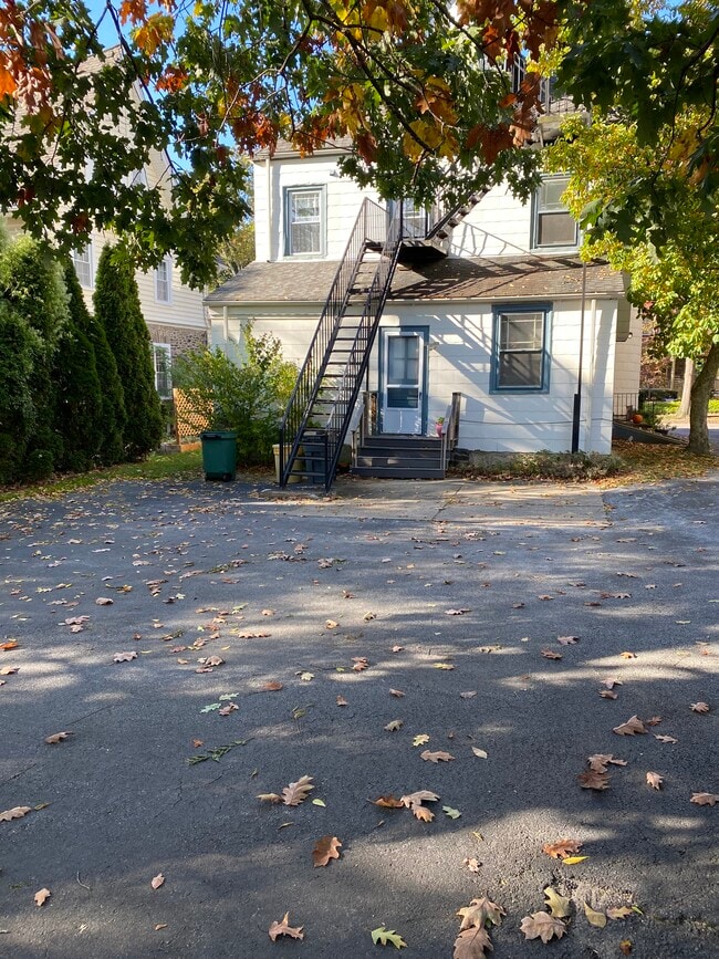 116 Elmwood Ave, Unit #1 in Narberth, PA - Building Photo - Building Photo