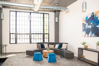 800 Capitol in Indianapolis, IN - Foto de edificio - Building Photo