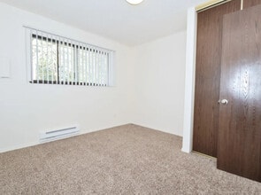 Garden Home 1 in Portland, OR - Foto de edificio - Building Photo