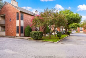 Longspur Crossing in Austin, TX - Building Photo - Building Photo