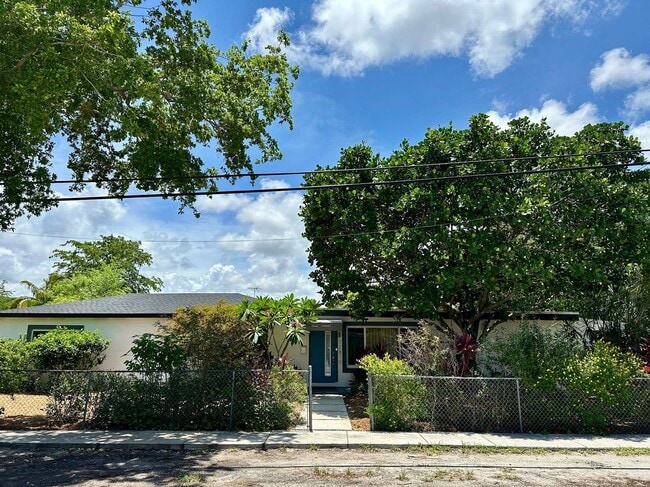 12810 NE 9th Ave in North Miami, FL - Building Photo - Building Photo