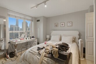 345 N La Salle Dr, Unit 3202 in Chicago, IL - Building Photo - Building Photo