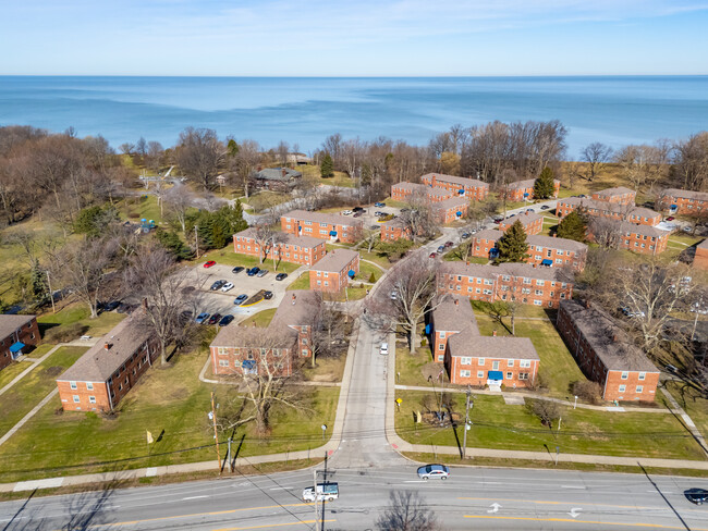 The Lakeside Apartments