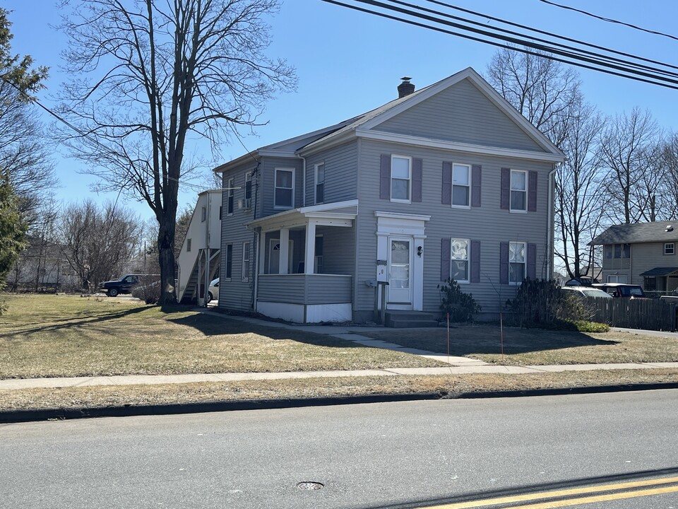 46 Maple St in Plainville, CT - Building Photo