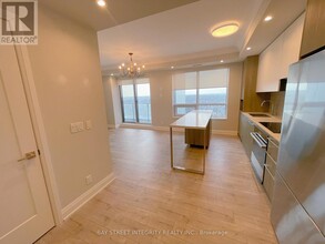 18-2918 Water Walk Dr in Markham, ON - Building Photo - Building Photo