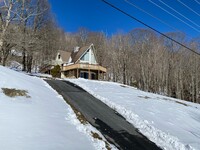 1438 Skyland Dr in Seven Devils, NC - Foto de edificio - Building Photo