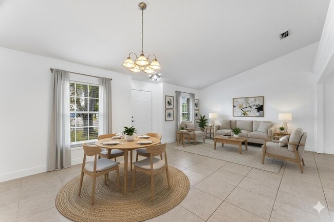 655 SE Ron Rico Terrace in Port St. Lucie, FL - Foto de edificio - Building Photo