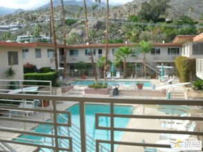 2290 S Palm Canyon Dr in Palm Springs, CA - Building Photo - Building Photo