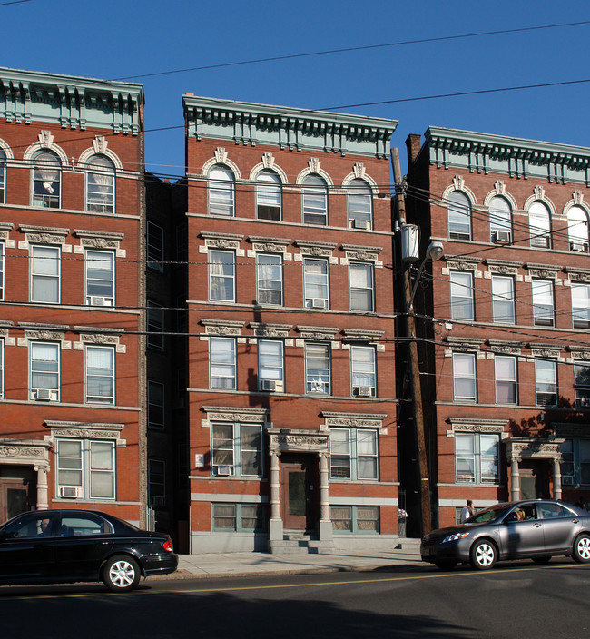 90 Tonnele Ave in Jersey City, NJ - Building Photo - Building Photo