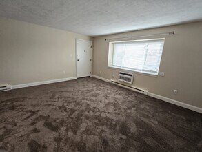 725 Broad St, Unit 10 in Weymouth, MA - Foto de edificio - Building Photo