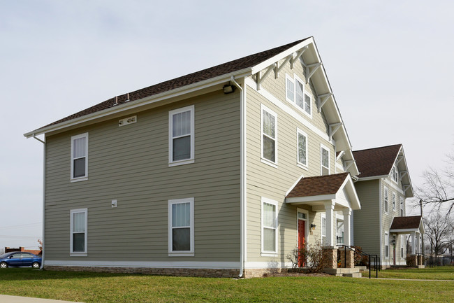 Grand Oaks in Lexington, KY - Foto de edificio - Building Photo