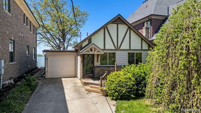 1294 E Lake Dr in Novi, MI - Building Photo - Building Photo
