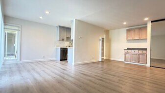 280 Easy St in Mountain View, CA - Building Photo